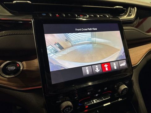 Used 2022 Jeep Grand Cherokee Summit w/ Luxury Tech Group V image 26