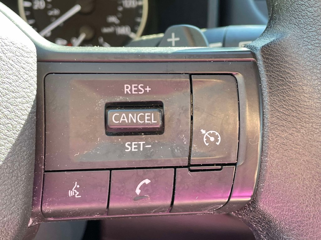 Used 2025 Nissan Rogue S AWD/4WD image 32