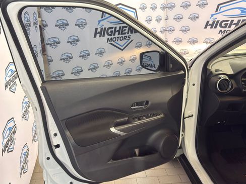 Used 2021 Nissan Kicks SV image 11