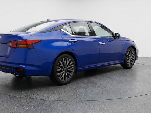 Used 2025 Nissan Altima 2.5 SV FWD image 9