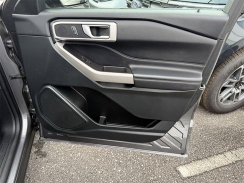 Used 2024 Ford Explorer XLT image 39