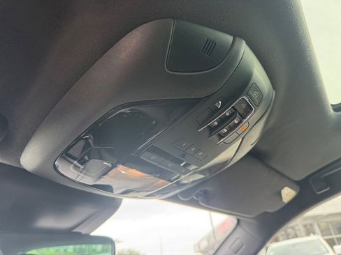 Used 2021 Maserati Levante image 24