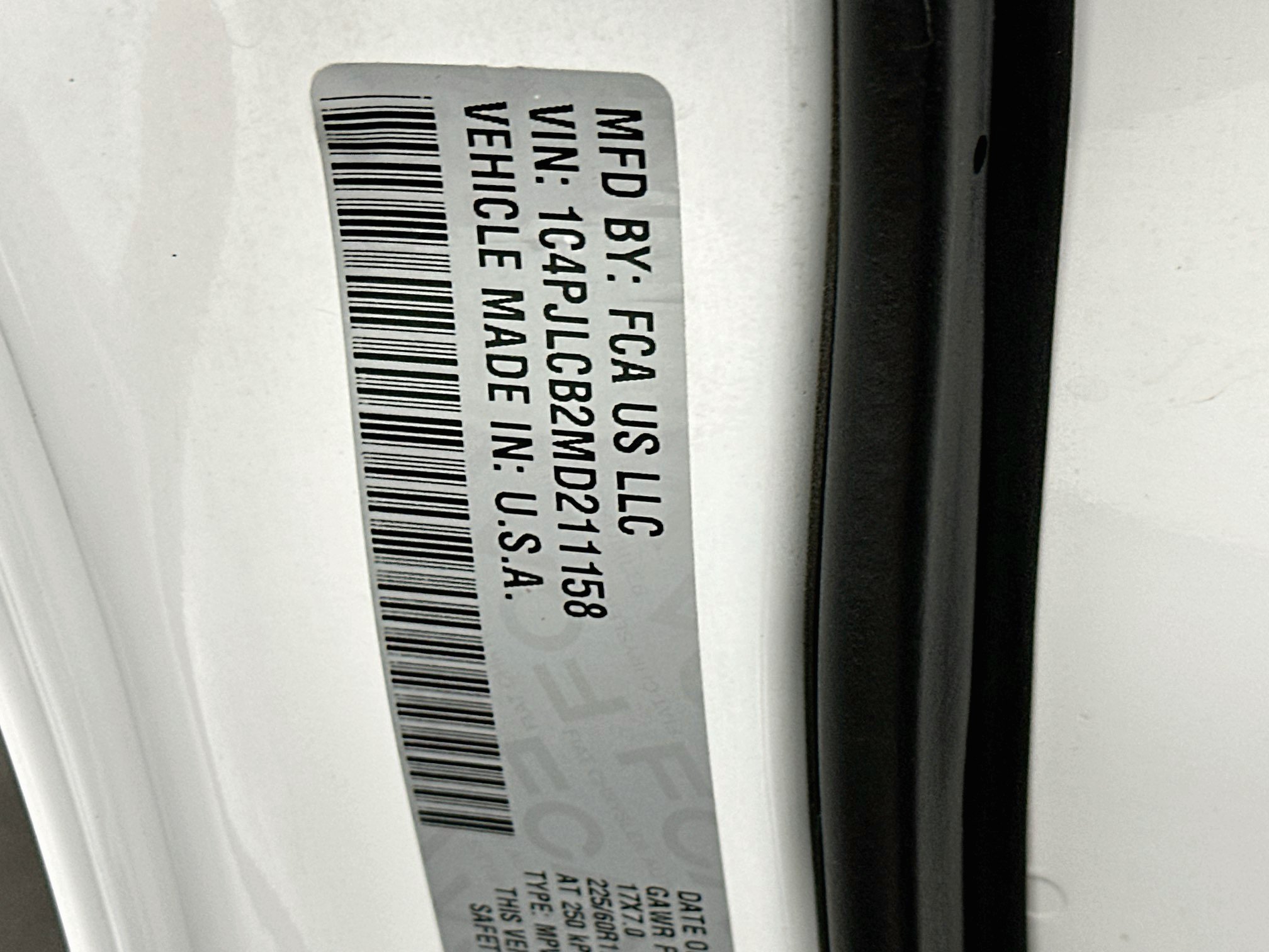 Used 2021 Jeep Cherokee Latitude w/ Mopar Interior Package FWD image 12
