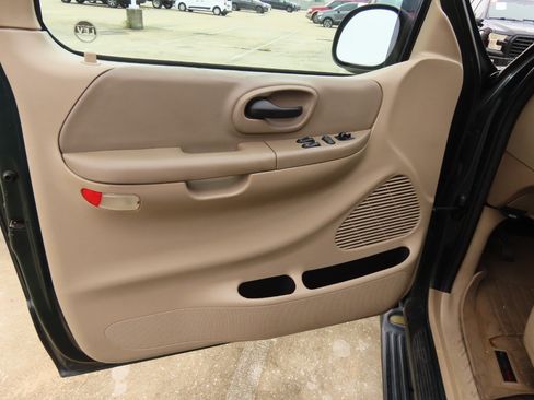 Used 2002 Ford F150 XLT image 13