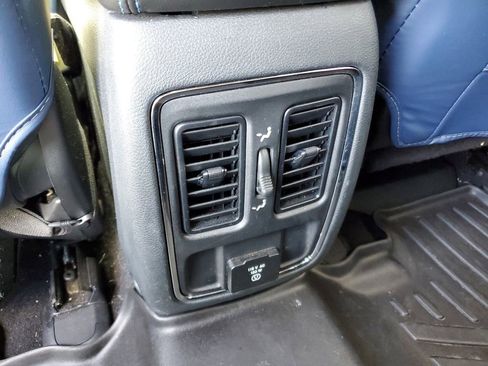 Used 2019 Jeep Grand Cherokee Laredo image 12