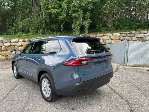 Used 2025 Toyota Grand Highlander AWD image 3