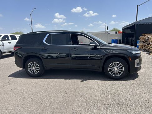 Used 2023 Chevrolet Traverse LT FWD image 5