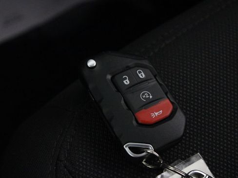 Used 2023 Jeep Gladiator Sport AWD/4WD image 26