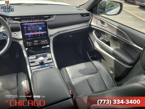 Used 2024 Jeep Grand Cherokee Overland w/ Luxury Tech Group IV AWD/4WD image 16