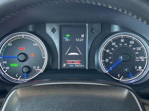 Certified 2021 Toyota Venza LE image 31