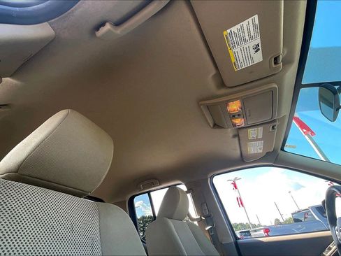 Used 2018 Nissan Frontier SV image 23