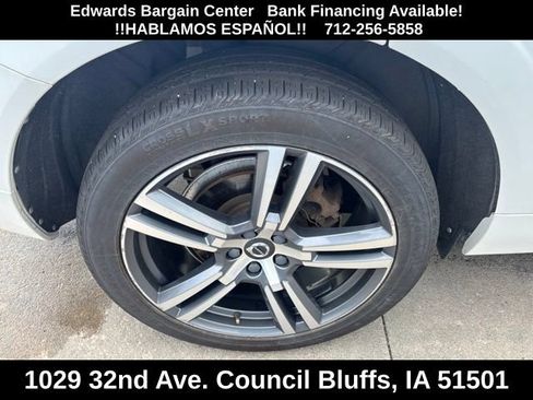 Used 2018 Volvo XC60 T6 Momentum w/ Convenience Package AWD/4WD image 6