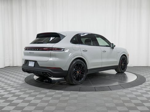 New 2026 Porsche Cayenne S image 7
