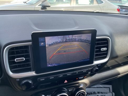 Certified 2023 Hyundai Venue SEL image 11