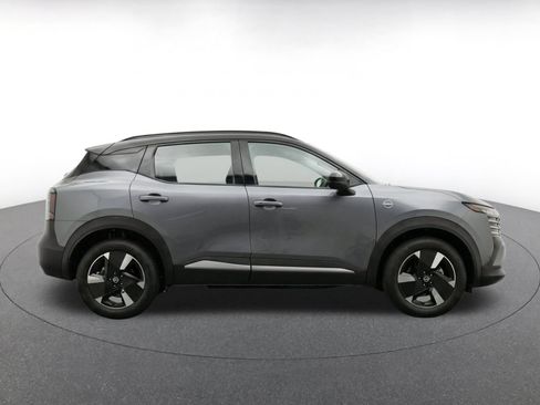 Used 2026 Nissan Kicks SR AWD/4WD image 8