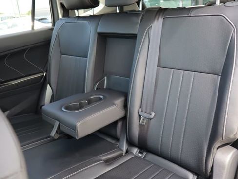 Used 2022 Volkswagen Tiguan SE image 14