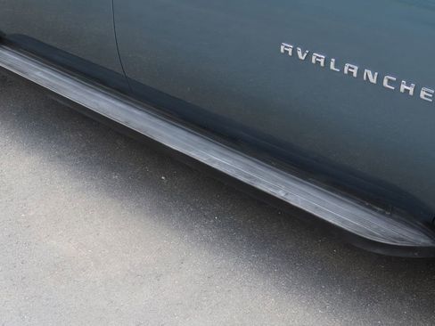 Used 2011 Chevrolet Avalanche LS image 9