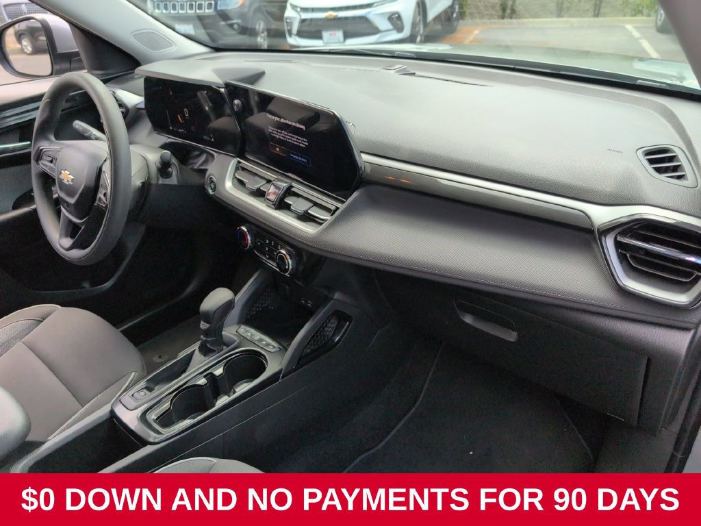 Used 2025 Chevrolet TrailBlazer LT AWD/4WD image 32