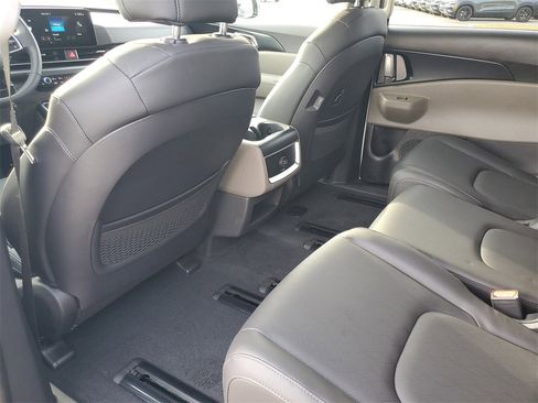 New 2026 Kia Carnival image 21