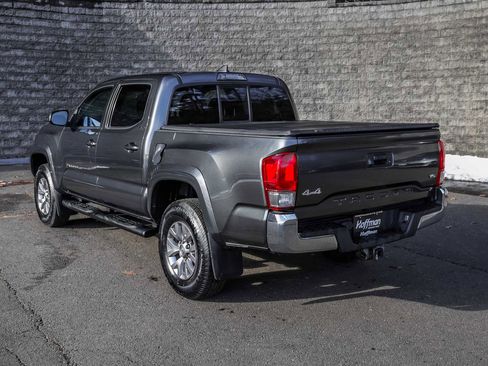 Used 2017 Toyota Tacoma SR5 image 9