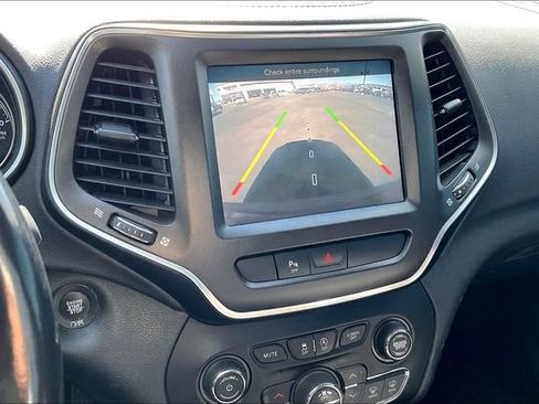 Used 2020 Jeep Cherokee Trailhawk w/ Cold Weather Group image 22