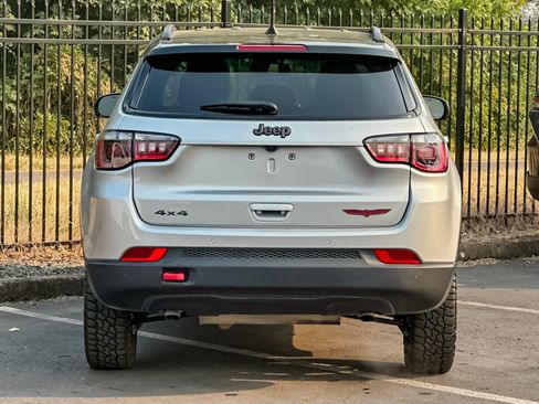 Used 2025 Jeep Compass Trailhawk AWD/4WD image 4