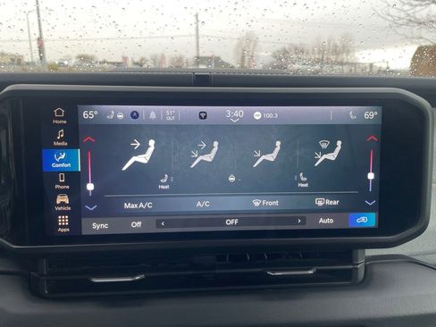 Used 2024 Jeep Wrangler Unlimited Sahara AWD/4WD image 25