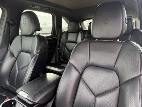 Used 2018 Porsche Cayenne S image 11