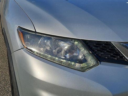 Used 2015 Nissan Rogue SV w/ SV Premium Package image 10