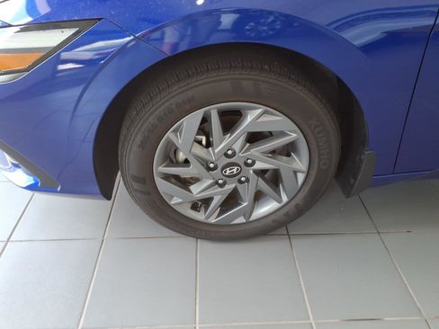 Used 2025 Hyundai Elantra Hybrid FWD image 8