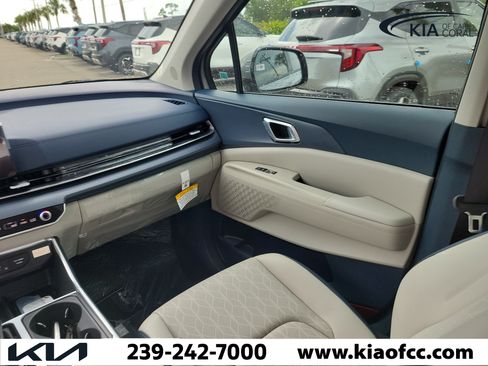 New 2026 Kia Carnival EX FWD image 17