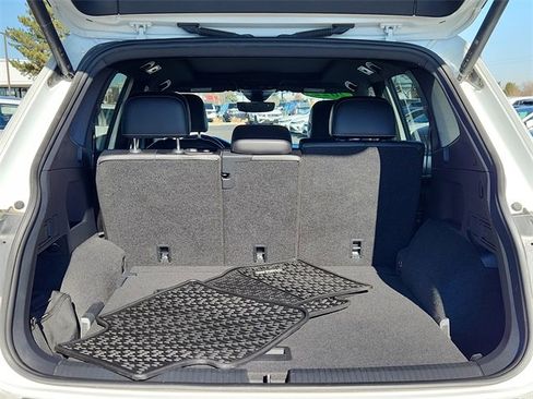 Certified 2022 Volkswagen Tiguan SE R-Line image 10