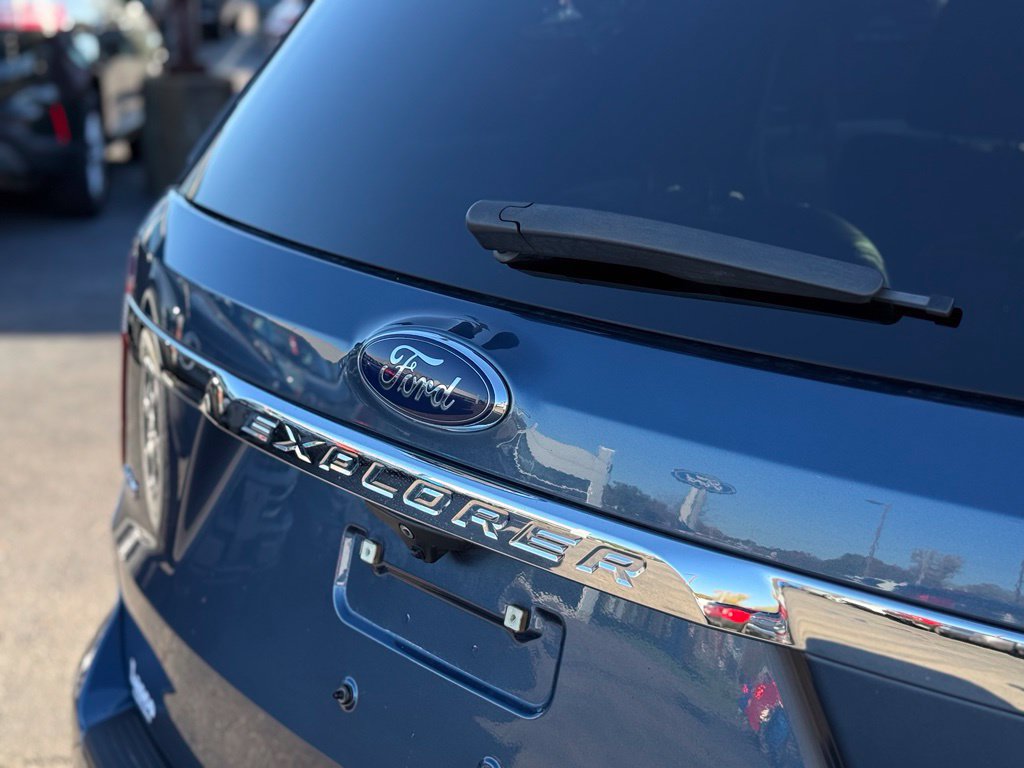 Used 2019 Ford Explorer XLT w/ Equipment Group 202A AWD/4WD image 44