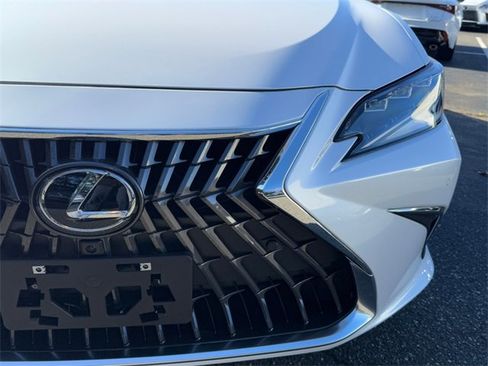 New 2025 Lexus ES 350 Ultra Luxury image 12