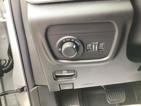 New 2025 Jeep Grand Cherokee Altitude image 30