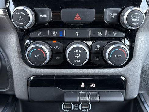 Used 2024 RAM 1500 Laramie AWD/4WD image 29