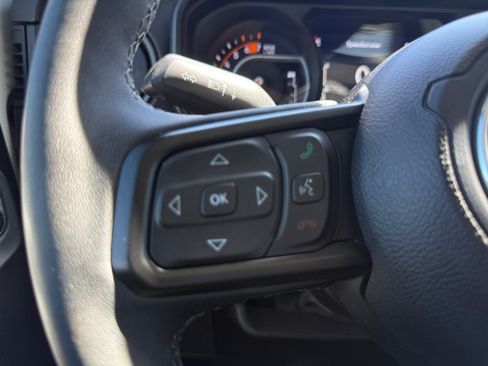 Used 2026 Jeep Wrangler Unlimited Rubicon AWD/4WD image 18