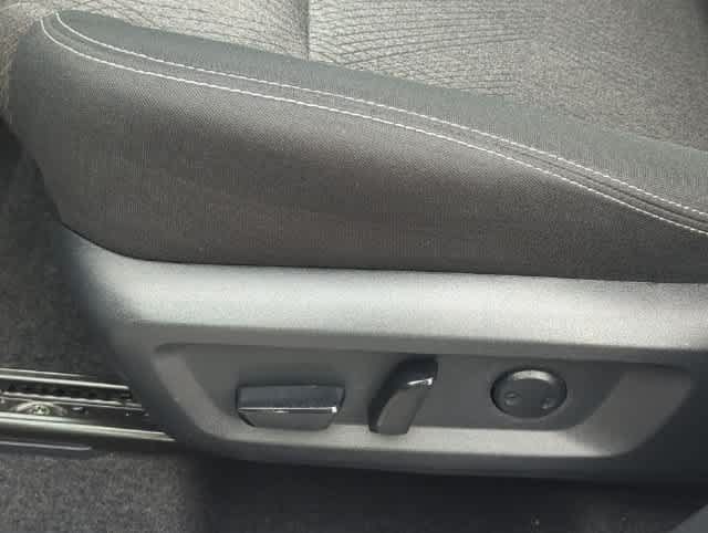 Used 2025 Nissan Rogue SV FWD image 17