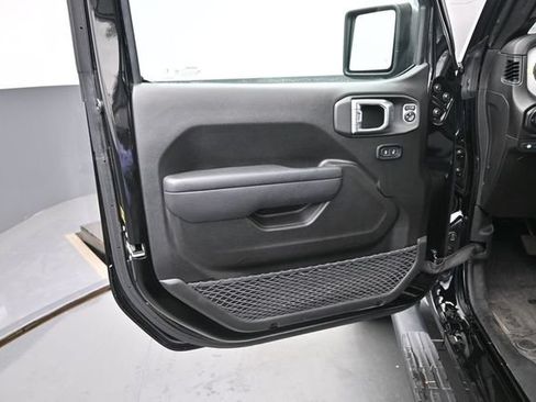 Used 2024 Jeep Wrangler Unlimited AWD/4WD image 12