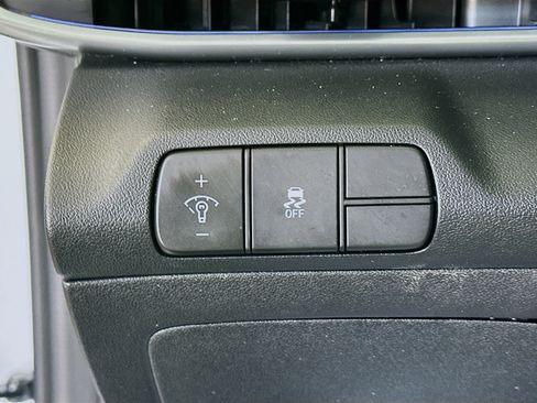 Used 2025 Hyundai Elantra SEL image 17