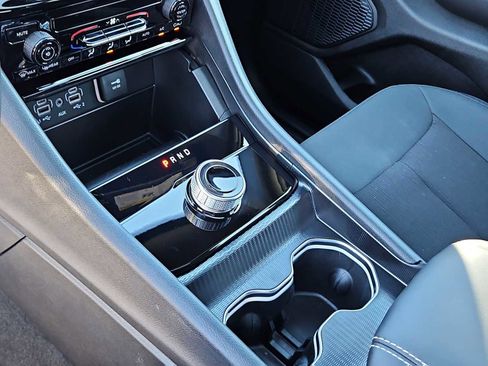 Used 2025 Jeep Grand Cherokee Laredo X image 20