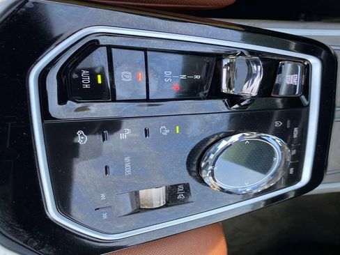 Used 2023 BMW 760i xDrive image 30