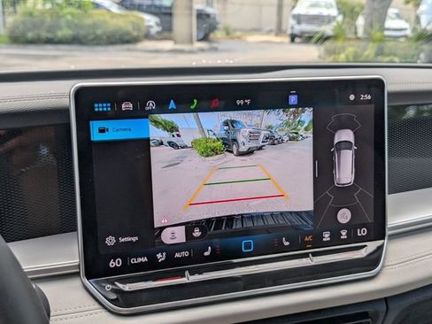 Certified 2025 Volkswagen Tiguan SE w/ Panoramic Sunroof Package AWD/4WD image 26