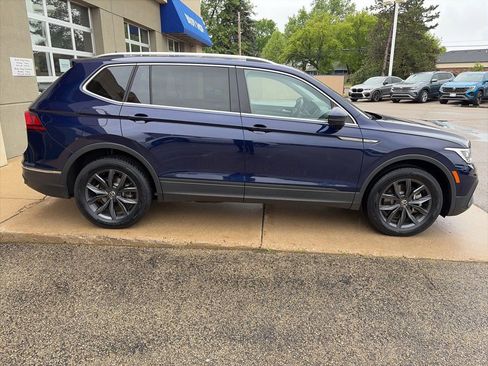Used 2023 Volkswagen Tiguan SE w/ Panoramic Sunroof Package AWD/4WD image 10