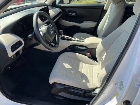 Certified 2025 Honda HR-V LX image 3
