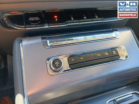 Used 2025 Lincoln Aviator AWD image 8