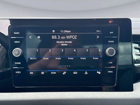 Used 2025 Volkswagen Jetta SE FWD image 21