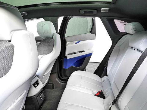 Certified 2025 Cadillac Optiq Luxury 1 AWD/4WD image 21