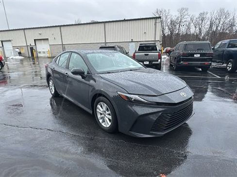 Used 2025 Toyota Camry LE image 27