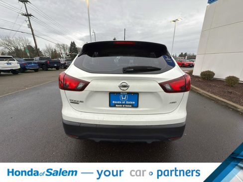 Used 2018 Nissan Rogue Sport S image 5